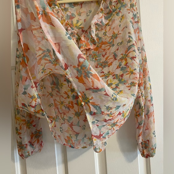 Light flowy top - Picture 3 of 5